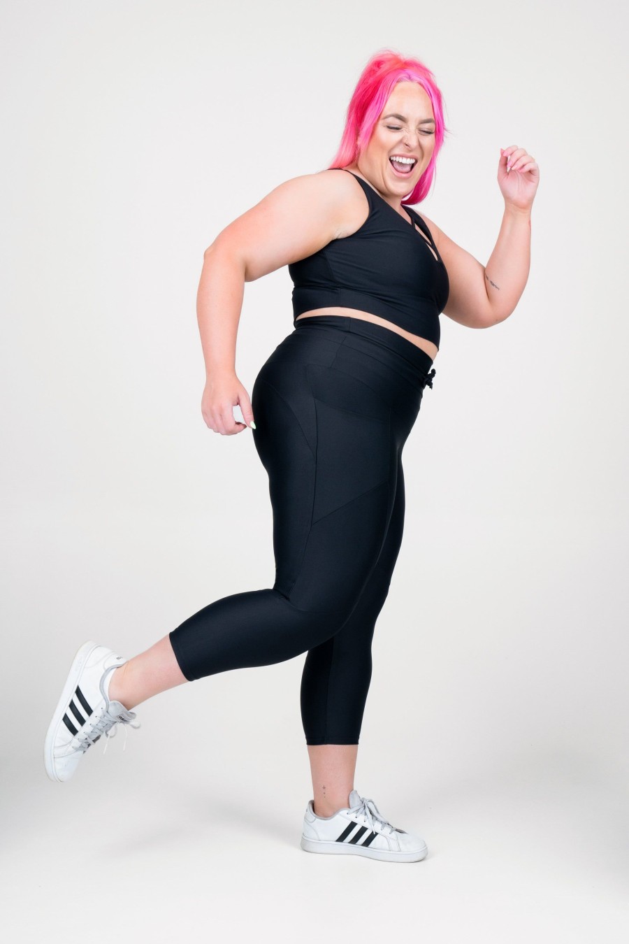 Women R2W CAPRI | Black Performance - Pocket Booty Shaper Drawstring Capri Leggings