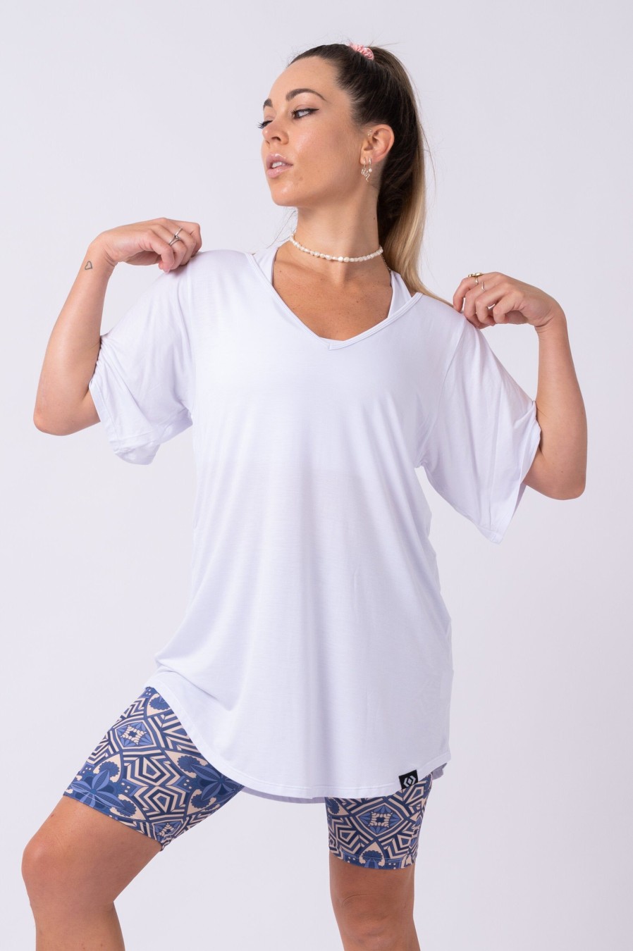 Women R2W BOYFRIEND TEE | White Slinky To Touch - V Neck Boyfriend Tee