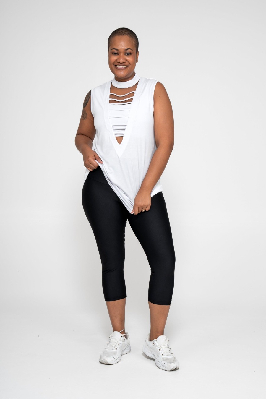 Women R2W BOYFRIEND TEE SLEEVELESS | White Slinky To Touch - Ladder V Front Sleeveless Boyfriend Tee