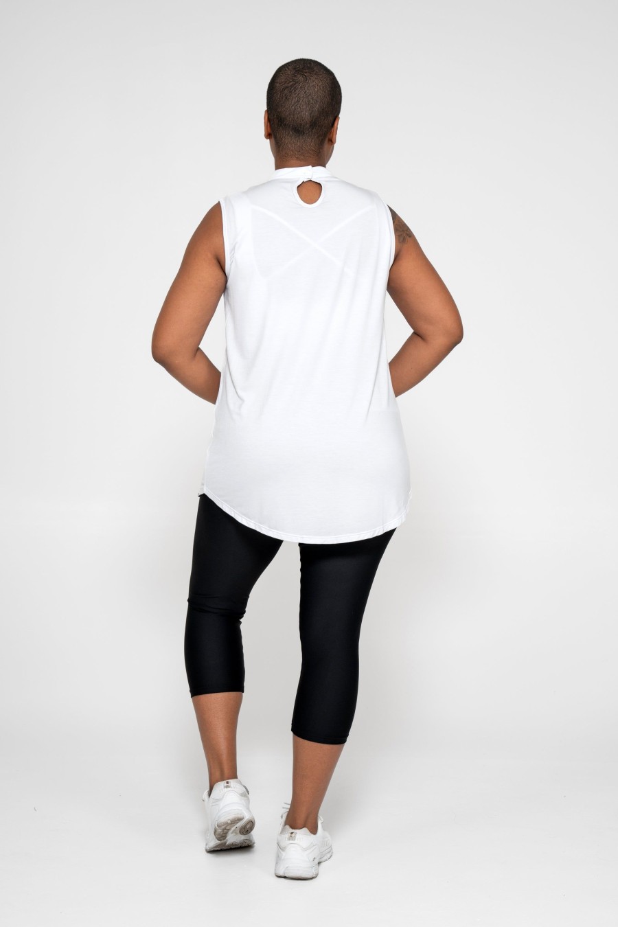 Women R2W BOYFRIEND TEE SLEEVELESS | White Slinky To Touch - Ladder V Front Sleeveless Boyfriend Tee