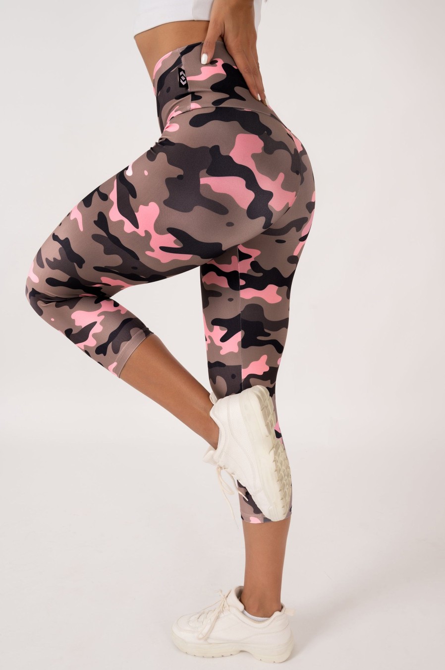 Women R2W CAPRI | Camo Crush Pink Performance - High Waisted Capri Leggings