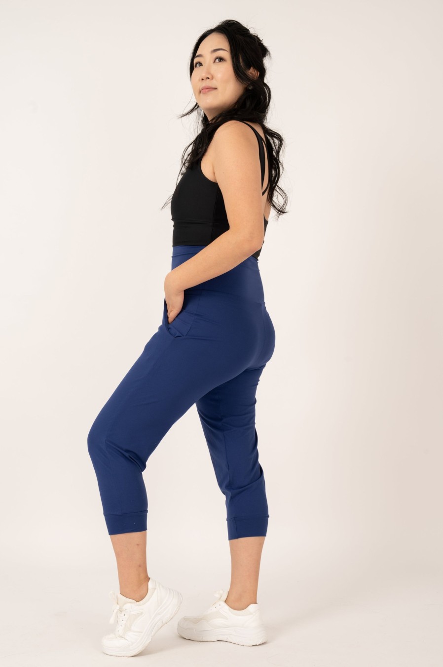 Women R2W JOGGERS 3/4 | Navy Soft To Touch - Jogger Capris W/ Pockets