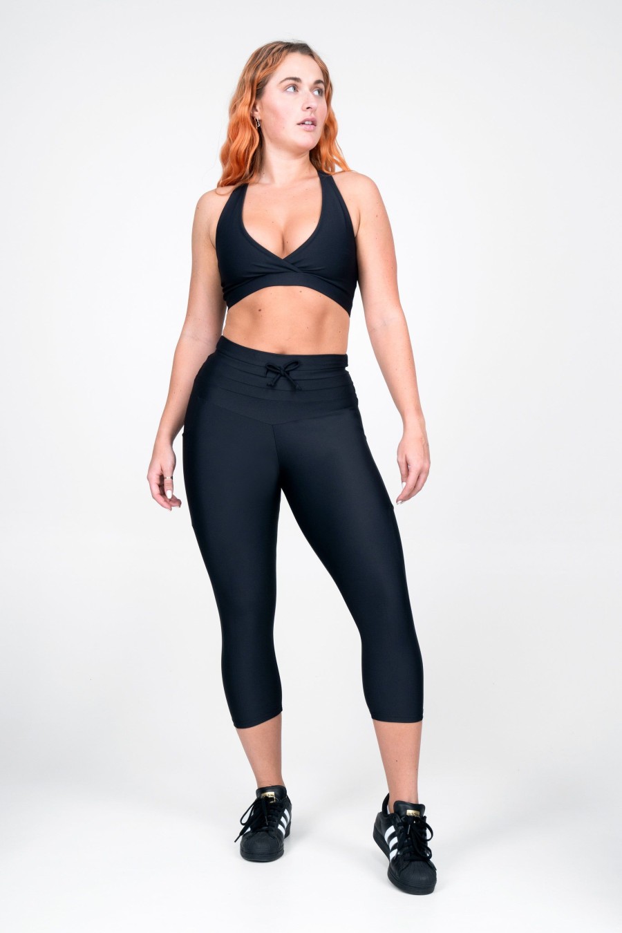 Women R2W CAPRI | Black Performance - Panel Pocket Drawstring Capri Leggings