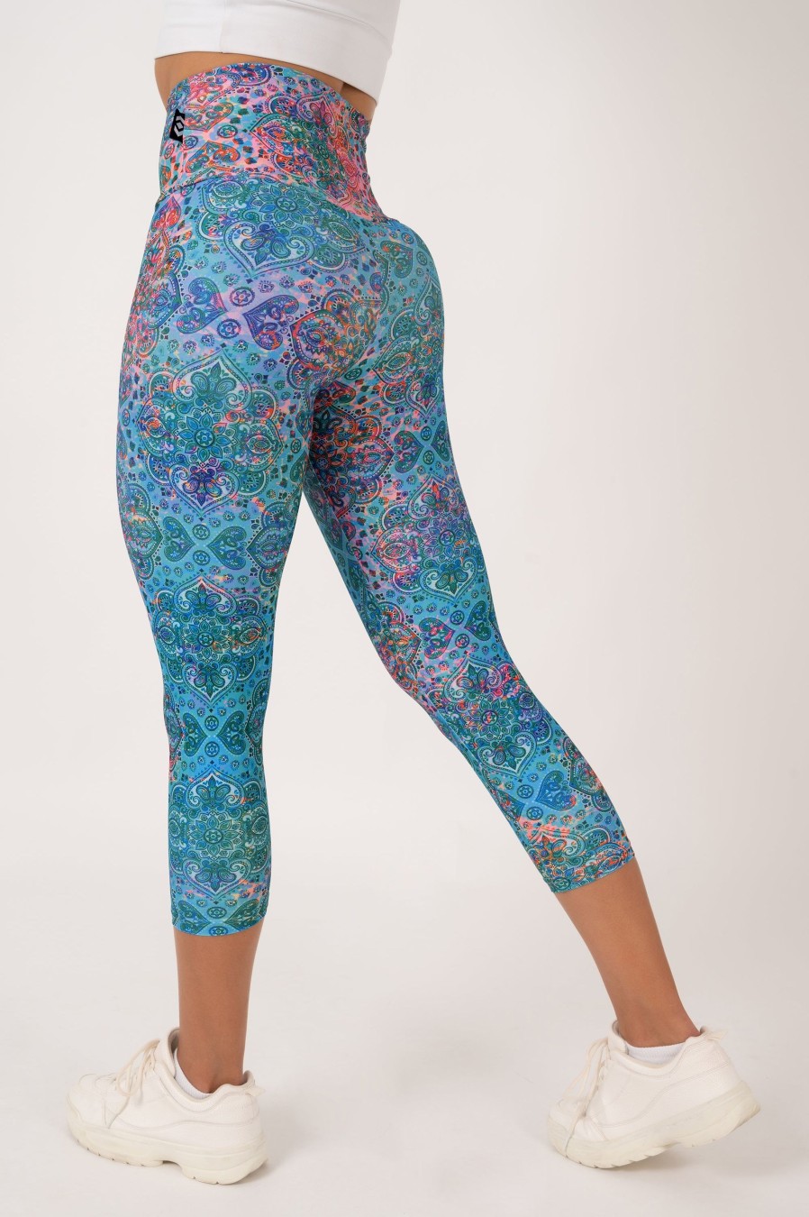 Women R2W CAPRI | Mandala Rainbow Performance - High Waisted Capri Leggings