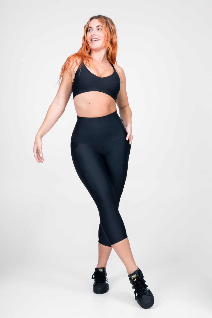 Women R2W CAPRI | Black Performance - Panel Pocket Extra High Waisted Capri Leggings