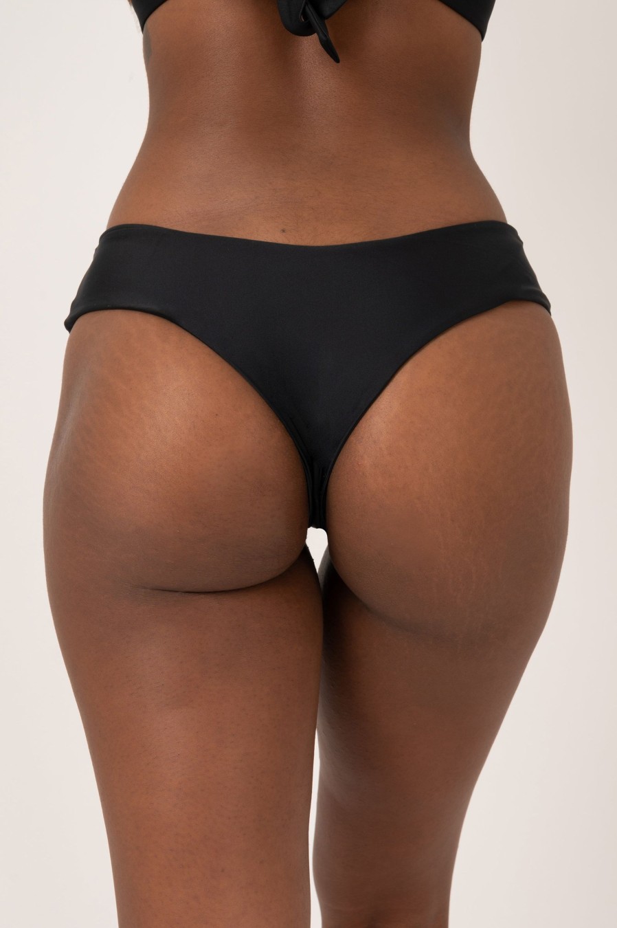 Women R2W BIKINI BOTTOMS | Black Performance - Cheeky Cut Bikini Bottoms