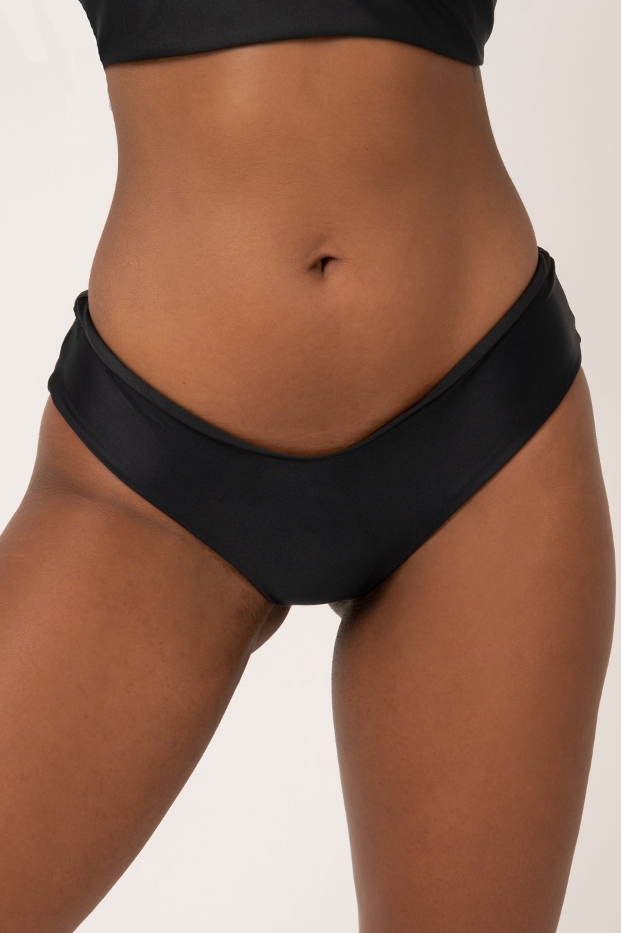 Women R2W BIKINI BOTTOMS | Black Performance - Cheeky Cut Bikini Bottoms