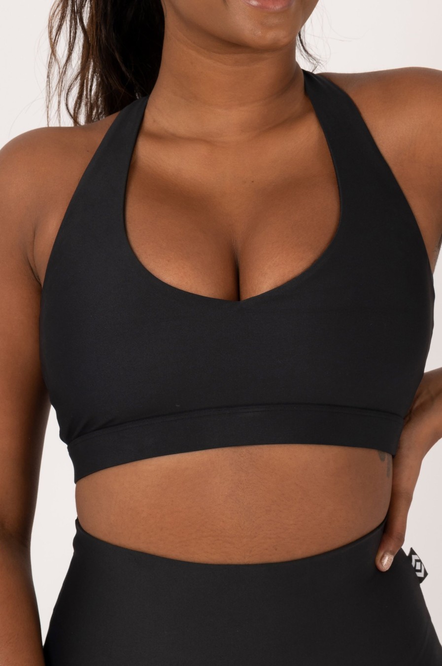 Women R2W CROP TOP | Black Performance - Deep V Crop