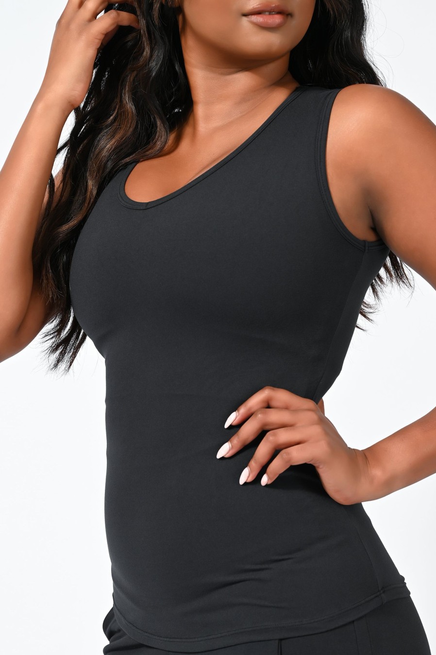 Women R2W FITTED TANK | Black Soft To Touch - Fitted V Neck Tank