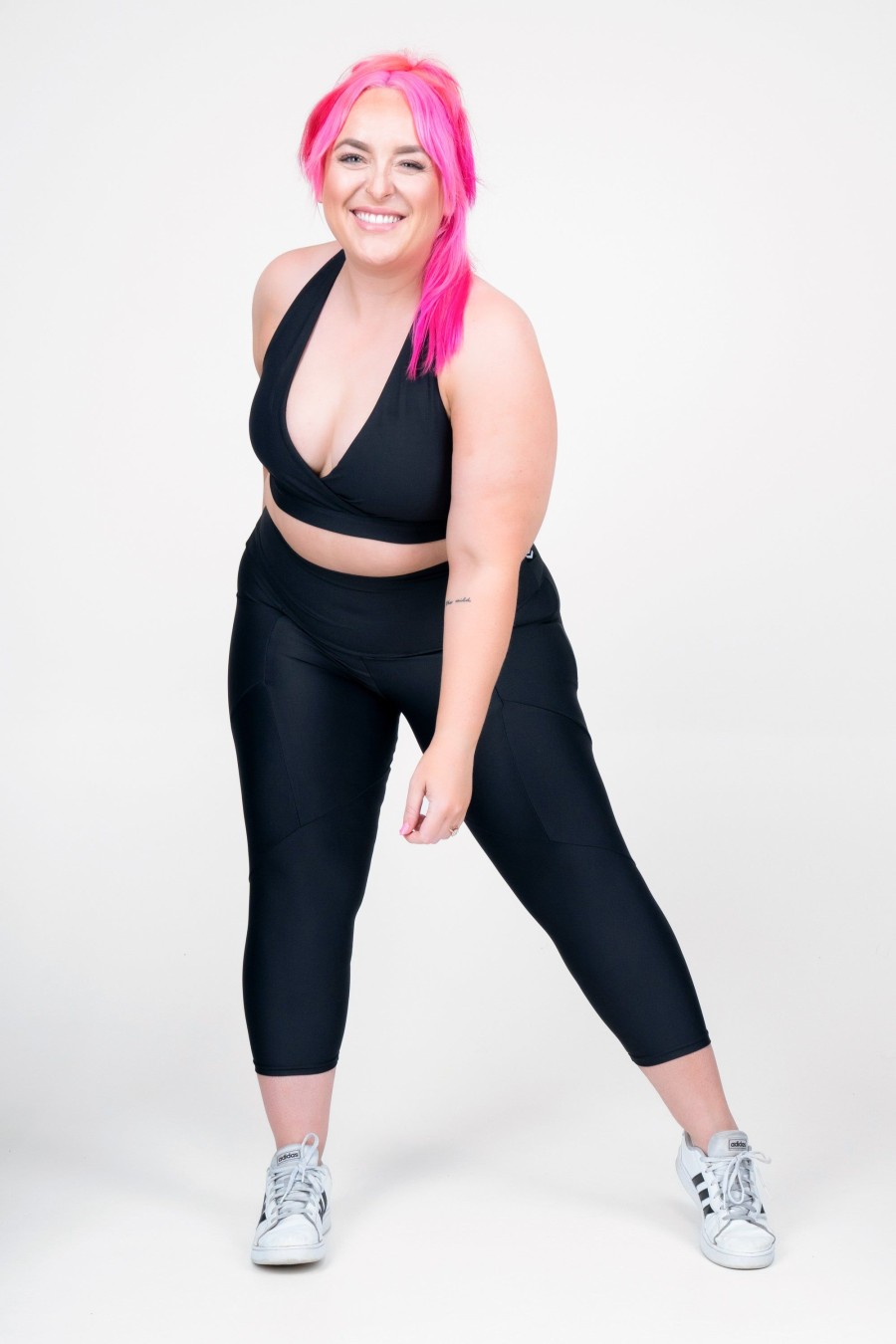 Women R2W CAPRI | Black Performance - Pocket Booty Shaper High Waisted Capri Leggings