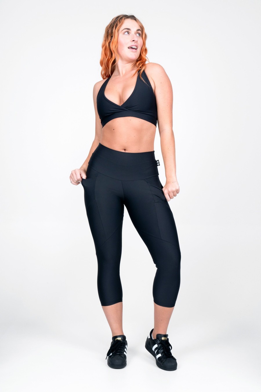 Women R2W CAPRI | Black Performance - Pocket Booty Shaper High Waisted Capri Leggings