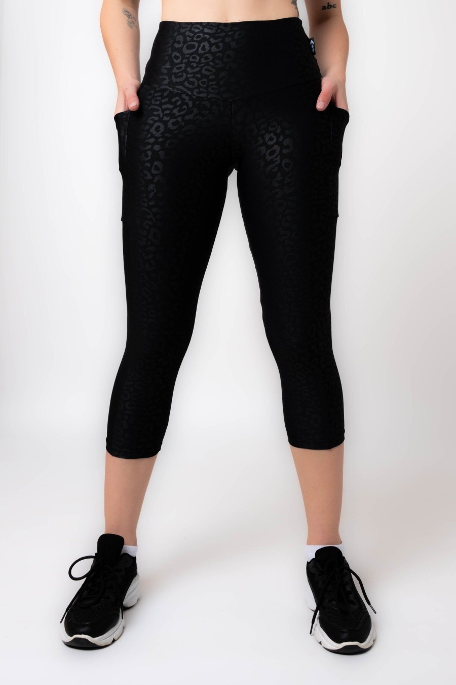 Women R2W CAPRI | Black Exotic Touch Jag - Panel Pocket High Waisted Capri Leggings