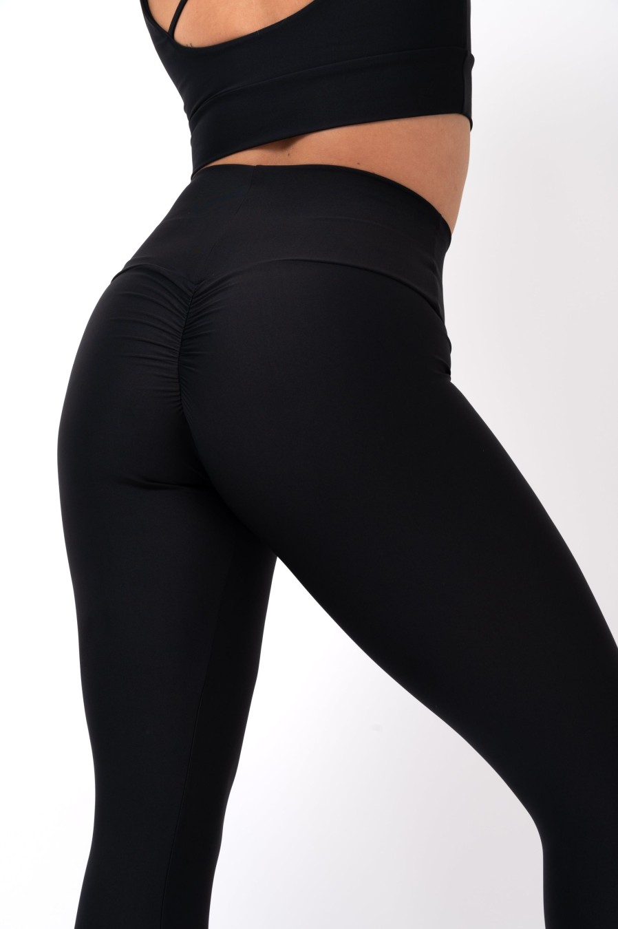 Women R2W CAPRI | Black Performance - Booty Scrunch High Waisted Capri Leggings