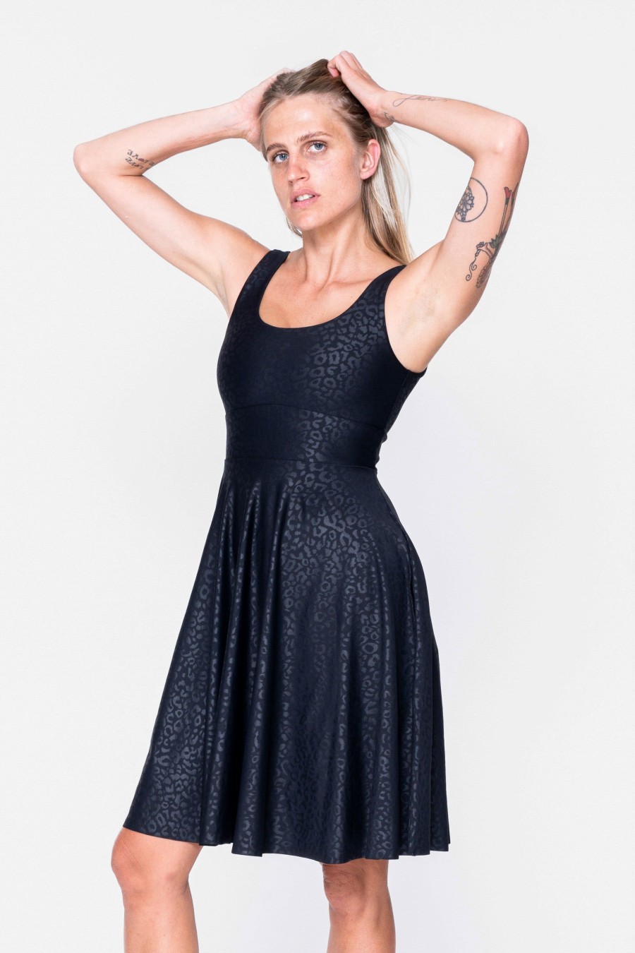 Women R2W DRESS | Black Exotic Touch Jag - Scoop Neck Comfort Crop Midi Dress