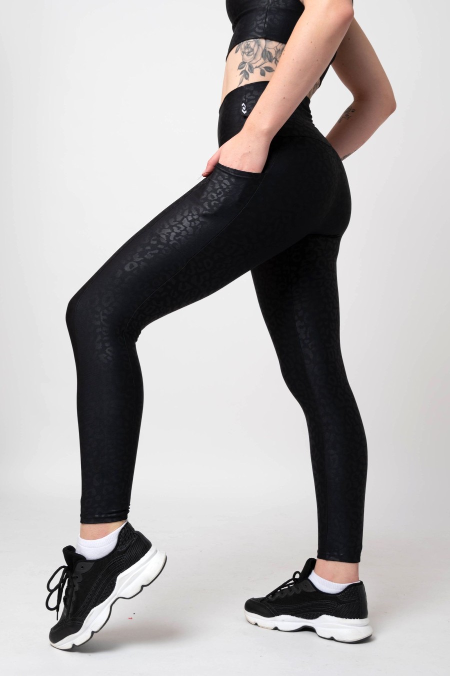 Women R2W 7/8 | Black Exotic Touch Jag - Panel Pocket High Waisted 7/8 Leggings