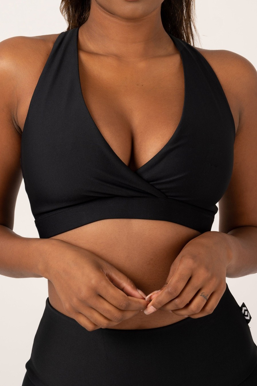 Women R2W CROP TOP | Black Performance - Cross Over Crop