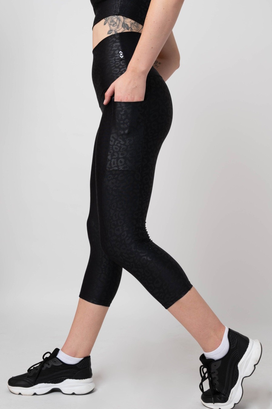 Women R2W CAPRI | Black Exotic Touch Jag - Panel Pocket Extra High Waisted Capri Leggings