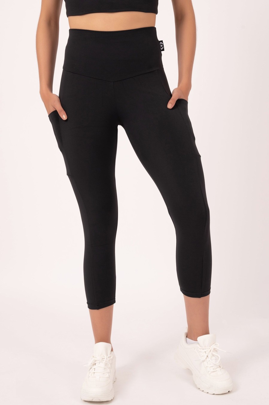 Women R2W CAPRI | Black Body Contouring - Panel Pocket High Waisted Capri Leggings