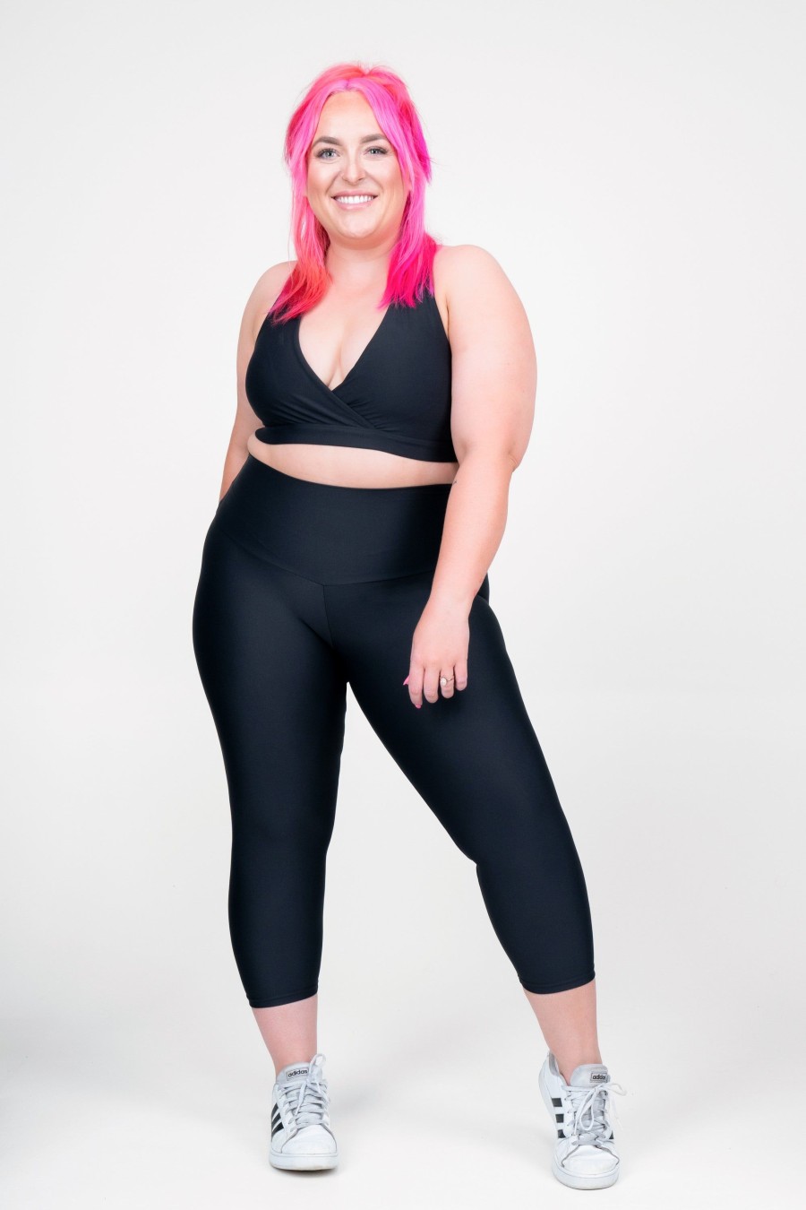 Women R2W CAPRI | Black Performance - High Waisted Capri Leggings