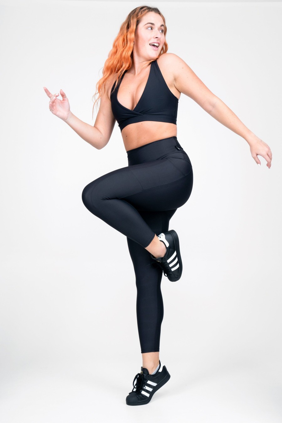 Women R2W 7/8 | Black Performance - Panel Pocket Extra High Waisted 7/8 Leggings