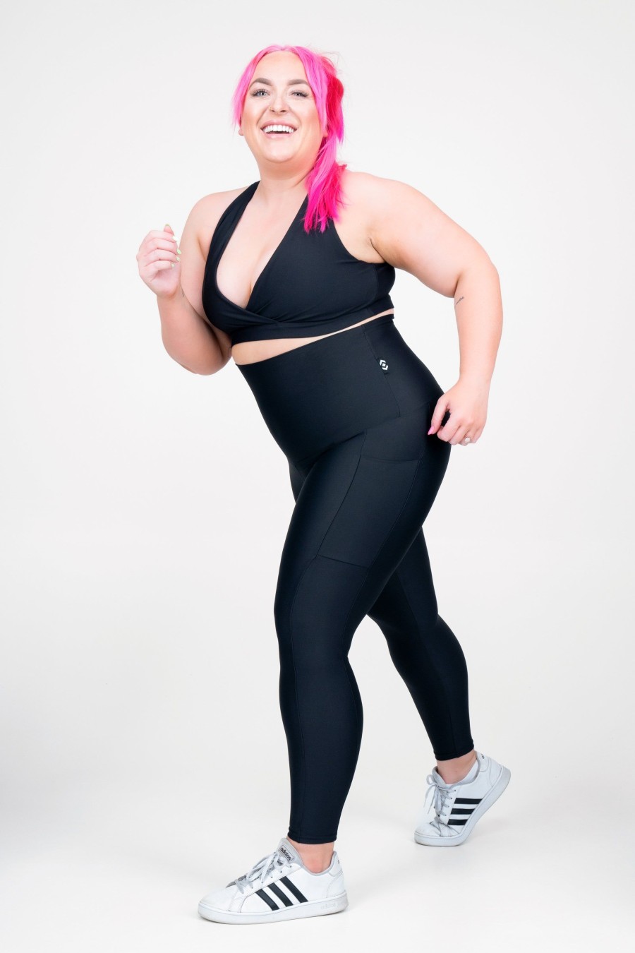 Women R2W 7/8 | Black Performance - Panel Pocket Extra High Waisted 7/8 Leggings